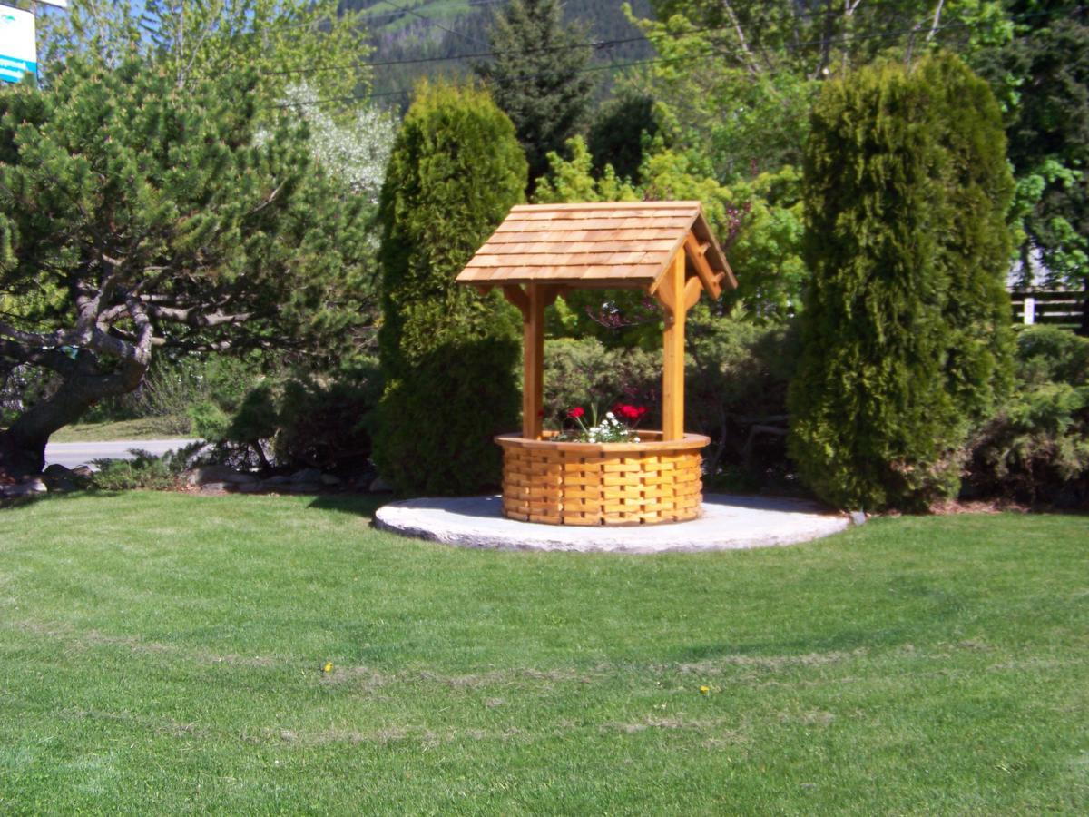 Bavarian Orchard Motel Creston Exterior foto