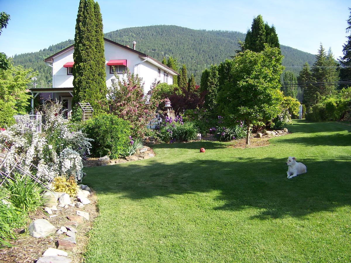 Bavarian Orchard Motel Creston Exterior foto